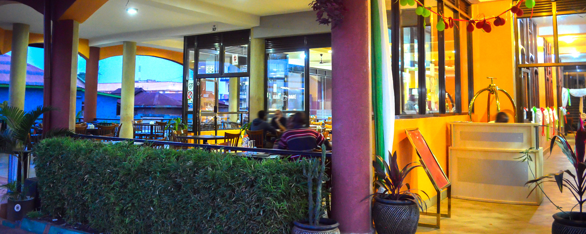 Igar Cafe - Restaurant Terrace